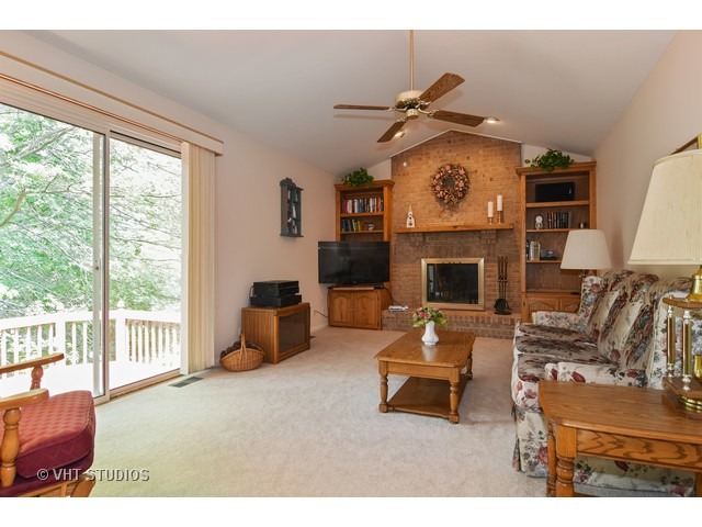 784 Red Oak Dr, Bartlett, IL 60103 photo 6