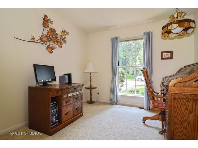 784 Red Oak Dr, Bartlett, IL 60103 photo 8