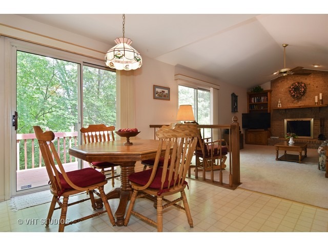 784 Red Oak Dr, Bartlett, IL 60103 photo 5