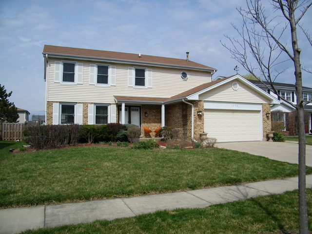 1098 Captains Ln, Wheeling, IL 60090 photo 1