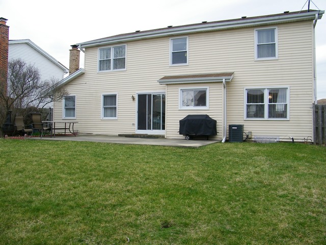 1098 Captains Ln, Wheeling, IL 60090 photo 2