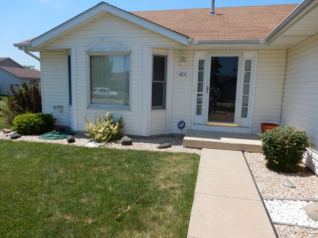 1811 Great Falls Dr, Plainfield, IL 60586 photo 2
