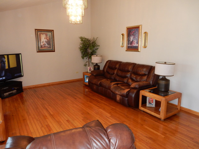 1811 Great Falls Dr, Plainfield, IL 60586 photo 3
