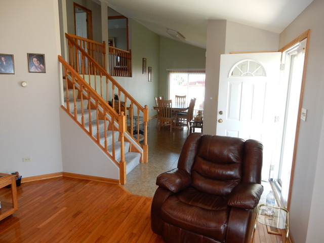 1811 Great Falls Dr, Plainfield, IL 60586 photo 4