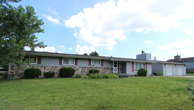 132 E Birchlawn St, Seneca, IL 61360 photo 1
