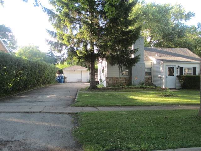 2050 E Craig Dr, Des Plaines, IL 60018 photo 2