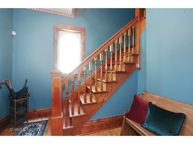 721 N Spring St, Elgin, IL 60120 photo 2
