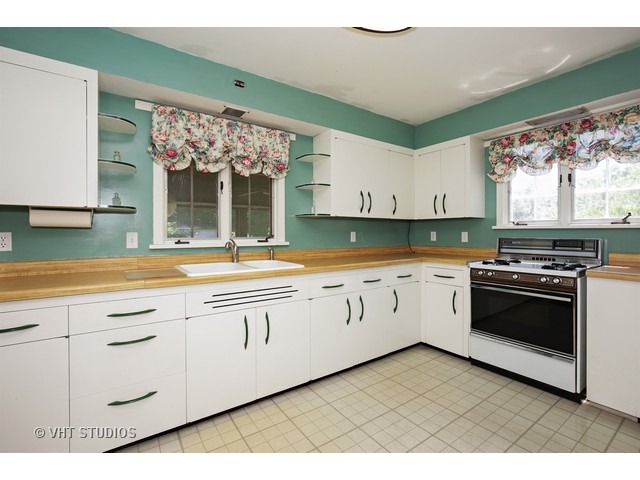 721 N Spring St, Elgin, IL 60120 photo 10