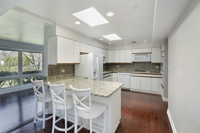 918 Lee Rd, Northbrook, IL 60062 photo 8