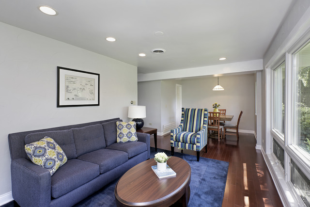 918 Lee Rd, Northbrook, IL 60062 photo 4