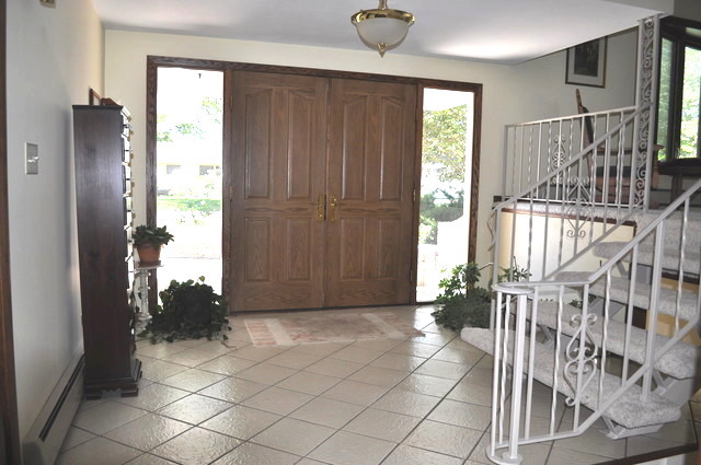 549 Garys Dr, Antioch, IL 60002 photo 2