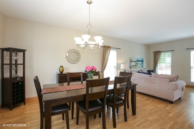 106 Westridge Blvd, Bartlett, IL 60103 photo 5