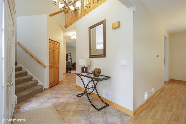 106 Westridge Blvd, Bartlett, IL 60103 photo 2
