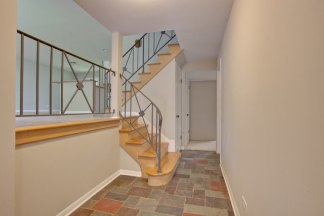 1609 E Cedar Ln, Mount Prospect, IL 60056 photo 4