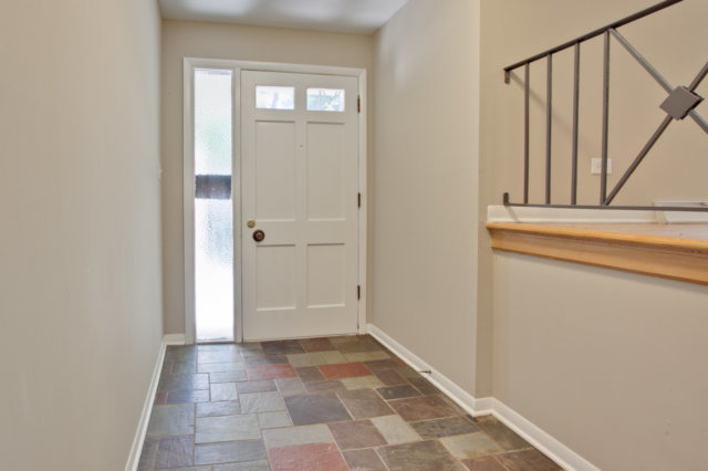 1609 E Cedar Ln, Mount Prospect, IL 60056 photo 3