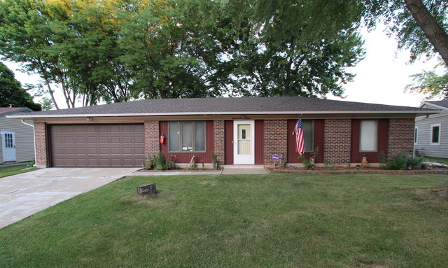 1179 Hunter Dr, Elgin, IL 60120 photo 1
