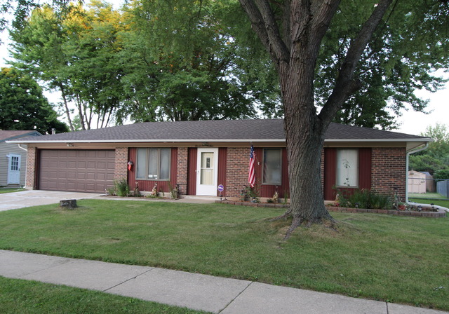 1179 Hunter Dr, Elgin, IL 60120 photo 2