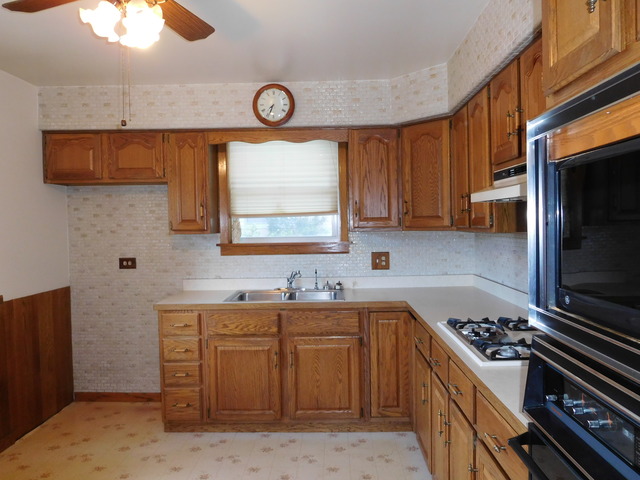 342 E Hilton Ave, Addison, IL 60101 photo 2
