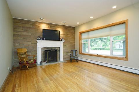 804 E Central Rd, Mount Prospect, IL 60056 photo 4