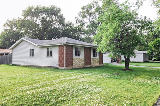 440 Olive St, Hoffman Estates, IL 60169 photo 2