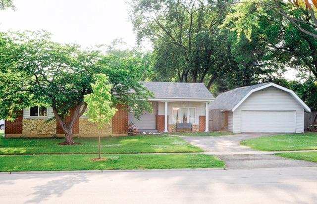 440 Olive St, Hoffman Estates, IL 60169 photo 1