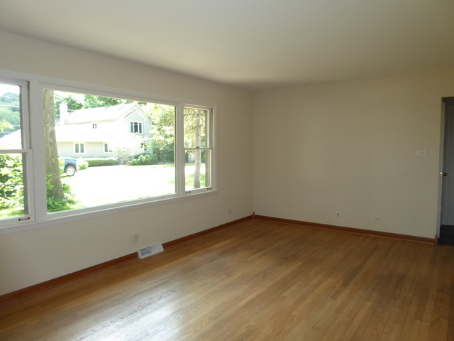 1314 Lowe Dr, Algonquin, IL 60102 photo 2