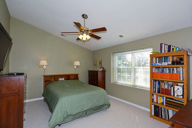 1311 Longacre Ln, Wheeling, IL 60090 photo 4