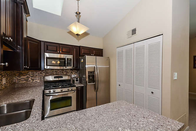 1311 Longacre Ln, Wheeling, IL 60090 photo 13
