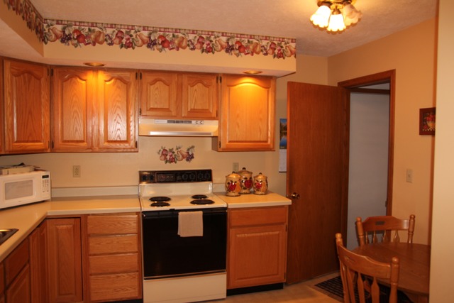 1023 W Perry St, Belvidere, IL 61008 photo 7