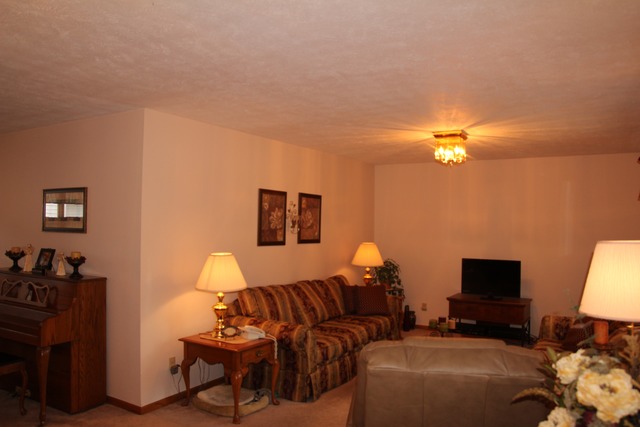 1023 W Perry St, Belvidere, IL 61008 photo 2