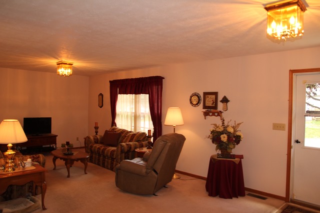 1023 W Perry St, Belvidere, IL 61008 photo 3