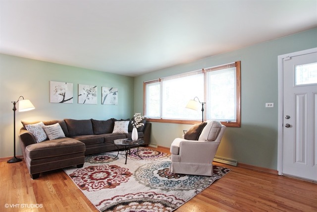 708 E Hackberry Ln, Mount Prospect, IL 60056 photo 2