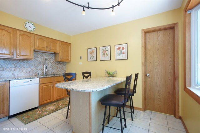 708 E Hackberry Ln, Mount Prospect, IL 60056 photo 3