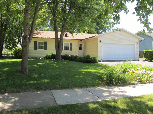 1104 Bittersweet Dr, Plano, IL 60545 photo 1