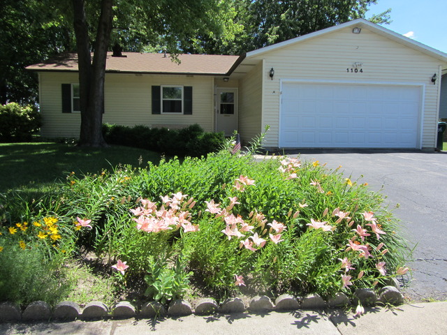 1104 Bittersweet Dr, Plano, IL 60545 photo 2