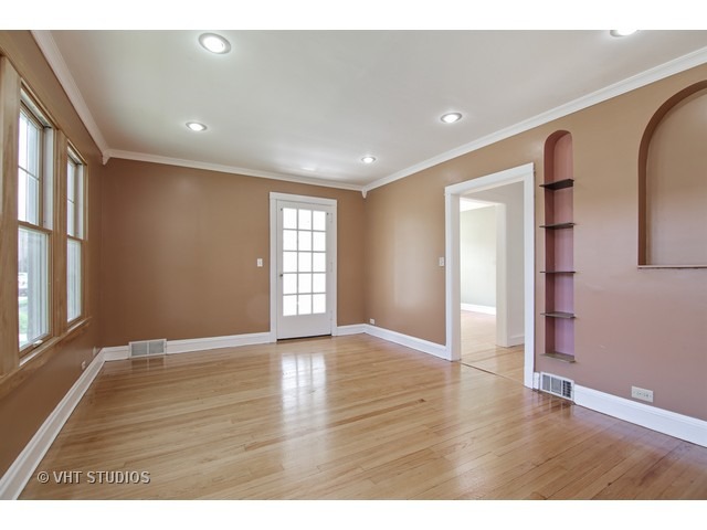 1269 Washington St, Des Plaines, IL 60016 photo 3