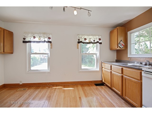 1269 Washington St, Des Plaines, IL 60016 photo 4