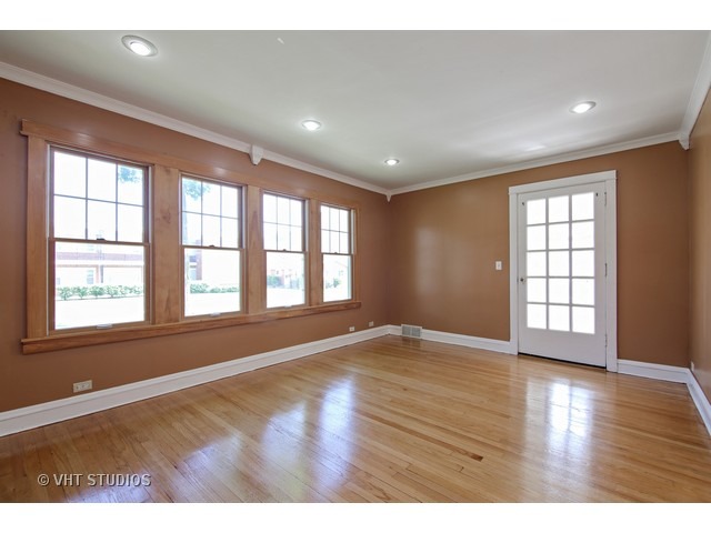 1269 Washington St, Des Plaines, IL 60016 photo 2