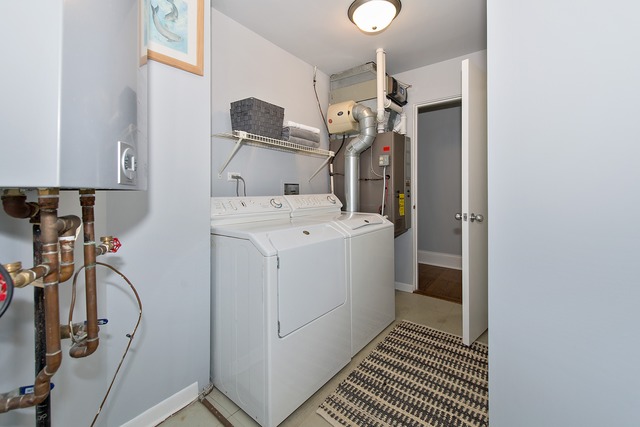 80 Elm St #4, Chicago, IL 60611 photo 9