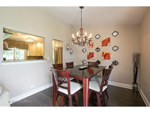 300 E Sheridan Dr, Bartlett, IL 60103 photo 9