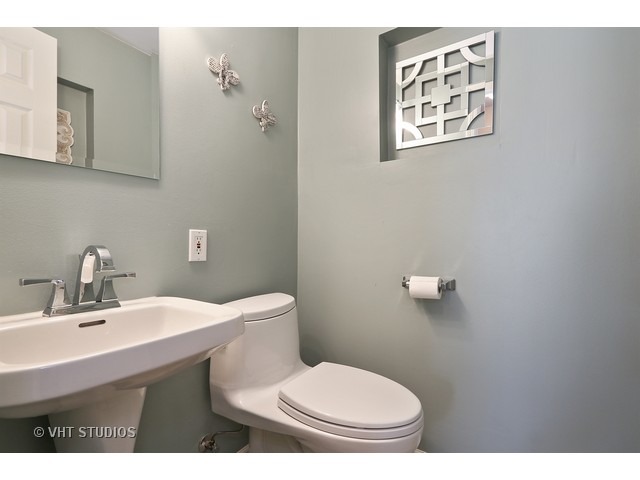 300 E Sheridan Dr, Bartlett, IL 60103 photo 16