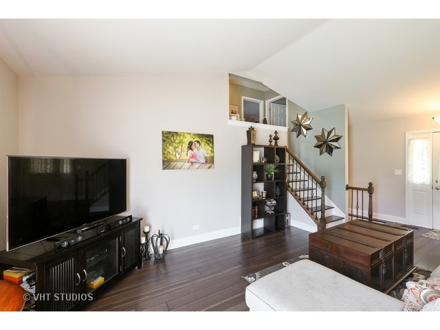 300 E Sheridan Dr, Bartlett, IL 60103 photo 8
