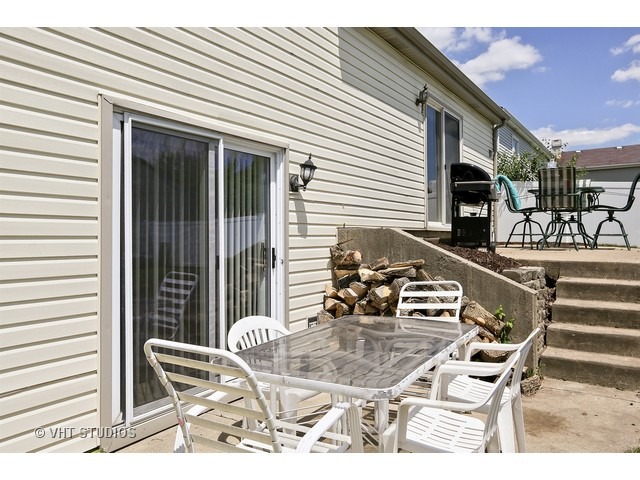 300 E Sheridan Dr, Bartlett, IL 60103 photo 18