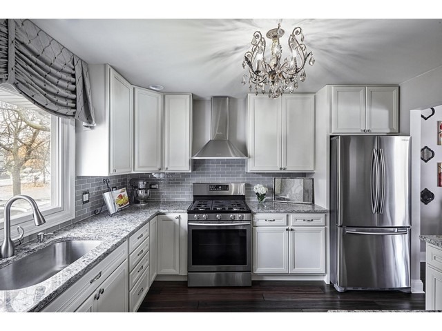 300 E Sheridan Dr, Bartlett, IL 60103 photo 5