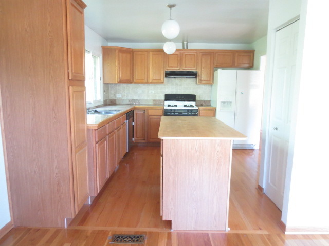 1460 Ashley Rd, Hoffman Estates, IL 60169 photo 6