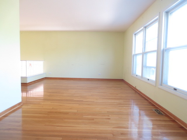 1460 Ashley Rd, Hoffman Estates, IL 60169 photo 3