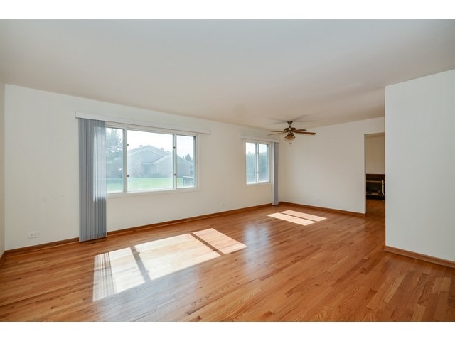 871 Queenswood Ct, Wheaton, IL 60189 photo 4