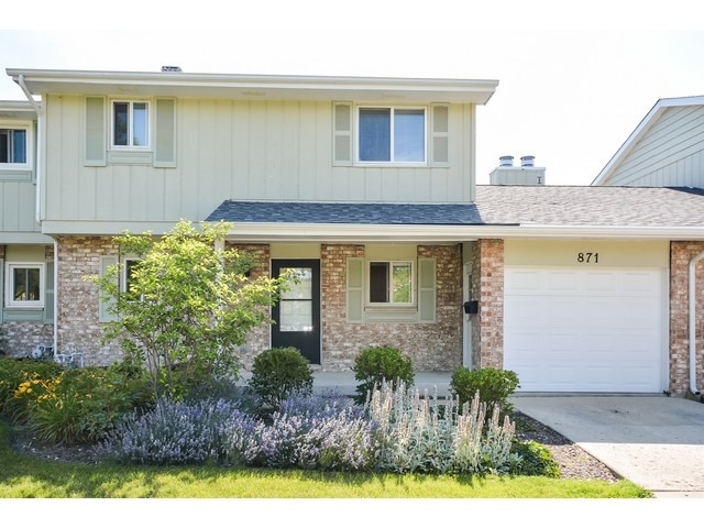 871 Queenswood Ct, Wheaton, IL 60189 photo 1