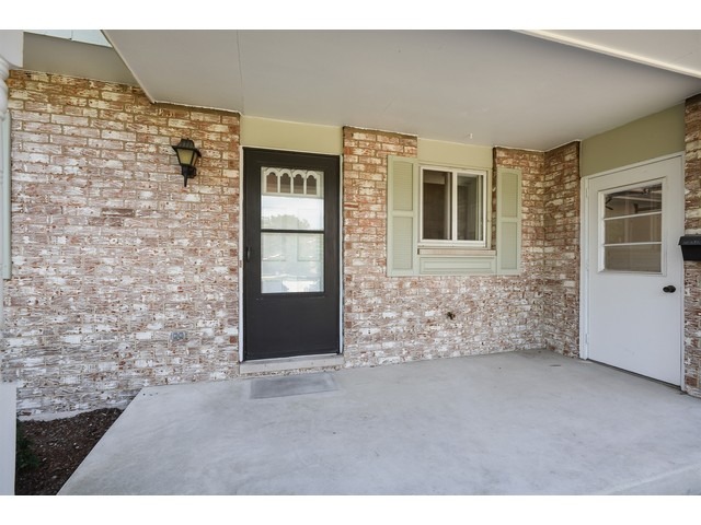 871 Queenswood Ct, Wheaton, IL 60189 photo 2