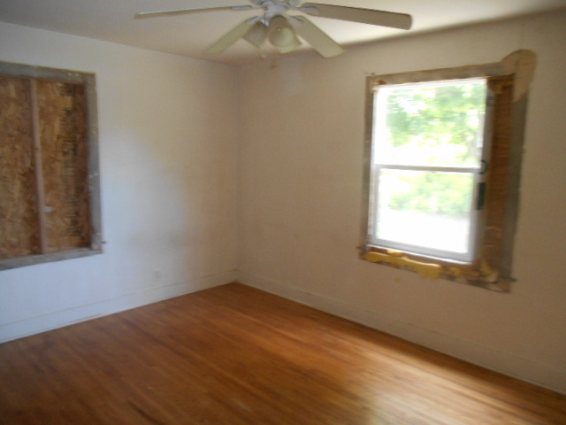 450 Oak St, Elgin, IL 60123 photo 9